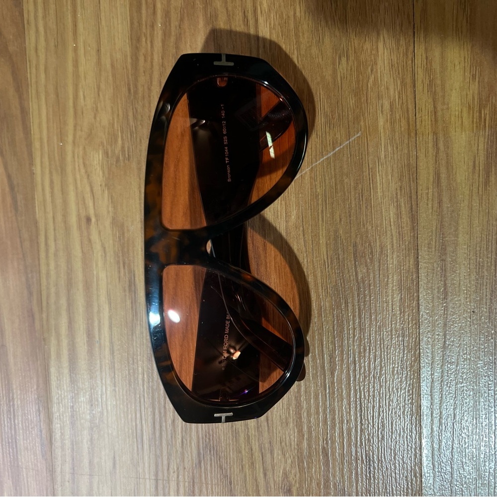 Tom Ford Tortoise Shell Designer Sunglasses - Picture 5 of 15